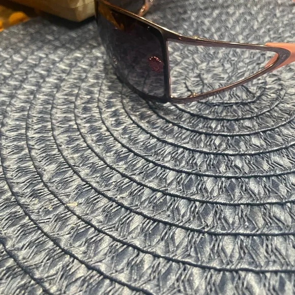 Versace Stylish Pink and Black Sunglasses - Picture 5 of 9